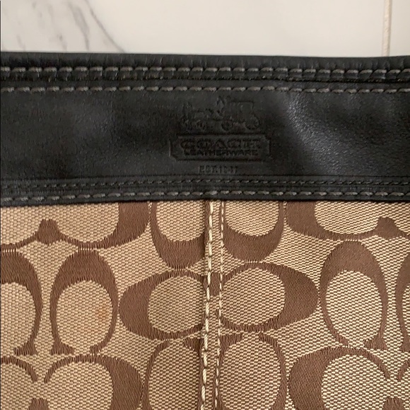 Medium coach bucket bag - Picture 3 of 3